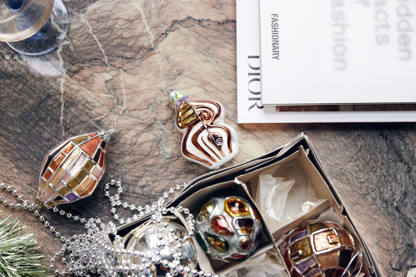 HK Christmas ornaments: anatomic oval